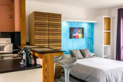Image de Estudio con Vistas al mar y Balcón