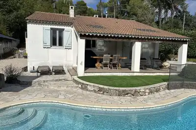 Image de Familiale, piscine, climatisation.