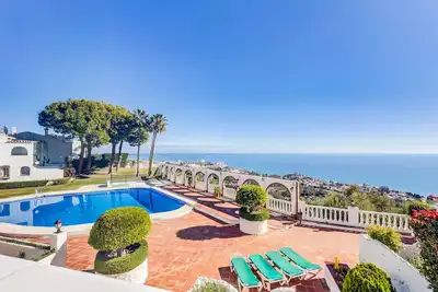 Image de Charming Duplex Apartment with Breathtaking Views, Benalmadena Pueblo, Malaga!