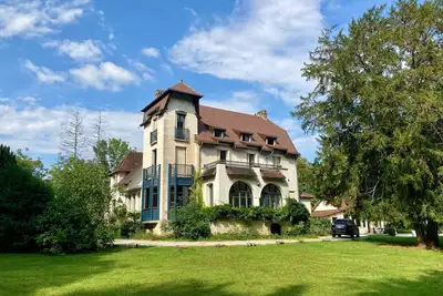 Image de Superbe Villa avec grande piscine dans son parc au bord du canal de Bourgogne