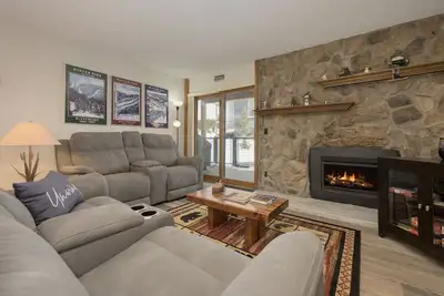 Image de Newly remodeled condo w/access to shared hot tub & sauna On Shuttle Route