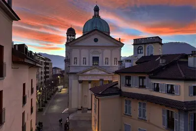 Image de Ampio bilocale con Terrazza sito al quarto piano, accessibile con scala interna.