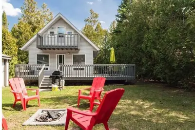 Image de Beach Retreat - 2 min walk to the Beach 2 min walk to main street
