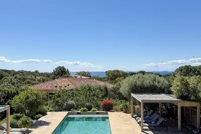 Image de Superbe Villa 4ch 10pers vue mer piscine chaffée plage à pied dans Domaine privé
