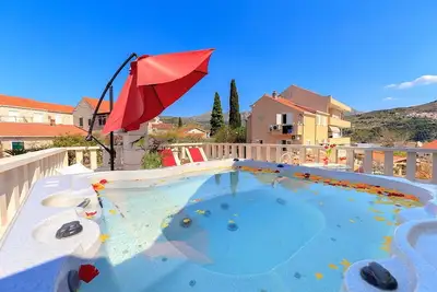 Image de Villa with Hot Tub