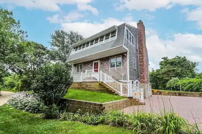 Image de Large House w/ample space- steps from Skaket Beach, close to Ccrt and downtown!