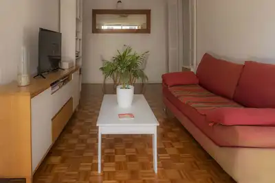 Image de Stijlvol, Lumineus en Strategisch Gelegen Appartement in Rustige en Mooie Buurt