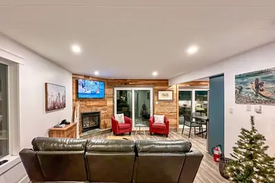 Image de Peaceful Ski Golf Spa Patio sleeps 6. Hang out in hammock