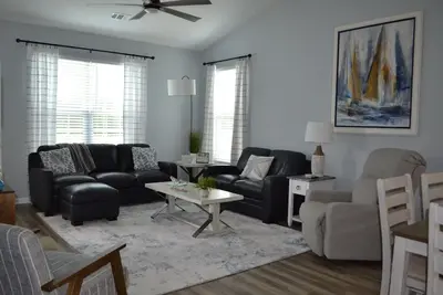 Image de Recently updated 3 bedroom/2 bath condo in Sunset Village at Sandpiper Bay