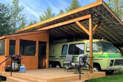 Image de Unique Glamping Rv on 100 acres 1 hr from Toronto