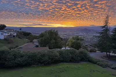 Image de Morgan Hill Gem: Spacious 2-Br with stunning view, family and pet friendly.