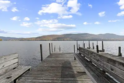 Image de Luxurious Lake George Getaway