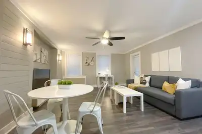 Image de 15l  King Suite w/Gigabit WiFi & Private Balcony