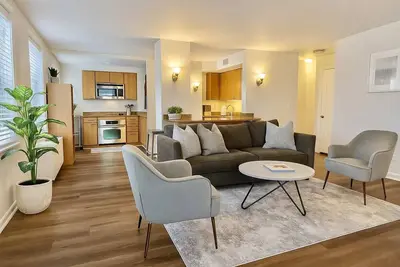 Image de 12k - You`ll love this 1 Bd 1 Ba condominium in the heart of downtown!