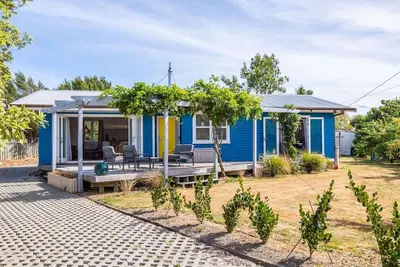Image de Little Blue Bach, Martinborough