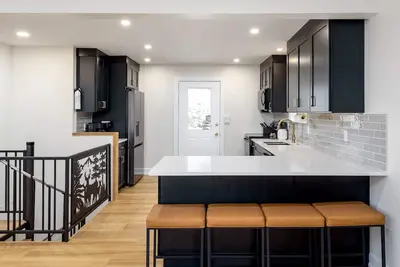 Image de Harmony's Lakeside Lodge: modern, lake views, walkable, hot tub & mins to ski