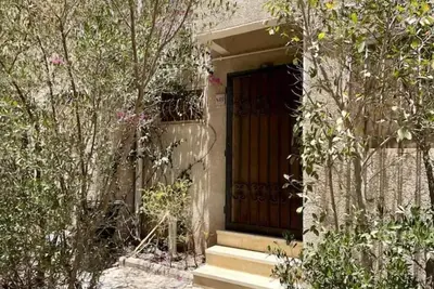 Image de 1022 · Charming 2br Townhouse