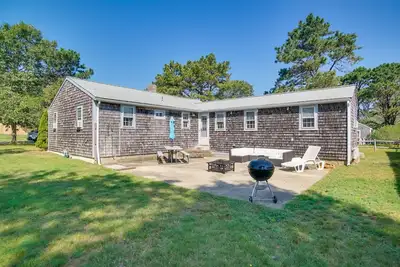 Image de Coastal Cape Cod Charmer: Walk to Beach & Main St!