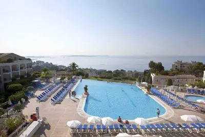 Image de Résidence avec piscine/tennis à 500 m des plages de Cannes
