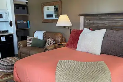 Image de Cozy guesthouse w\/hot tub access, near Capitol Reef N. P. Pet friendly!