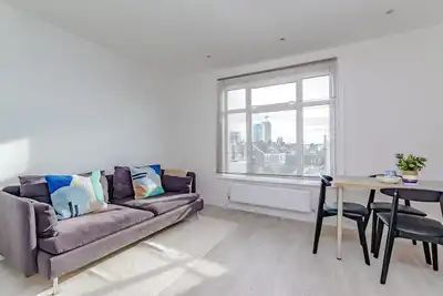 Image de Luxury apartment with workspace