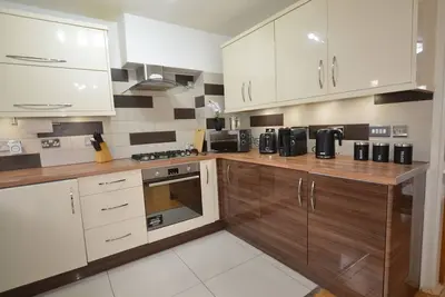 3 Bed house with Parking in Croydon - 15min to London Bridge & Gatwick Airport