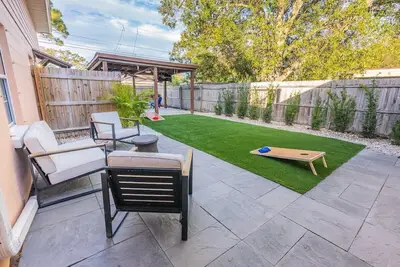 Image de 3/2, close to Beach & 15 min to Downtown St Pete!