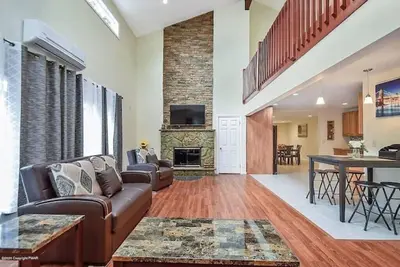Image de 5br/4ba, Pools, Sauna, Fun Double Bunk Bed Room with game room and fire pit!