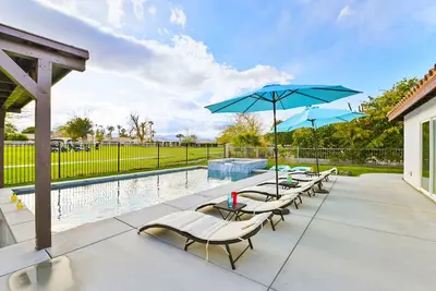 Image de Desert Fun & Relaxation: Your Stylish Getaway!