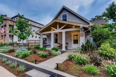 Mid-Mod w/awesome backyard, 1blk to Shops/Eateries