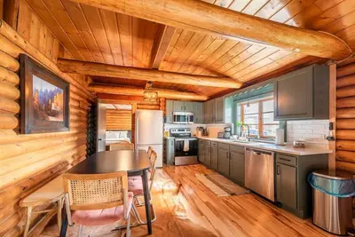Image de Remodeled I Pet Friendly I Sleeps 8 I Mountain & L