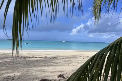 Image de Hibiscus House Oceanfront Paradise in Fernandez Bay