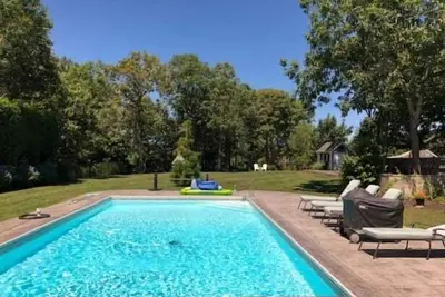 Image de Pool, hot tub, large home in quiet Harwichport neighborhood