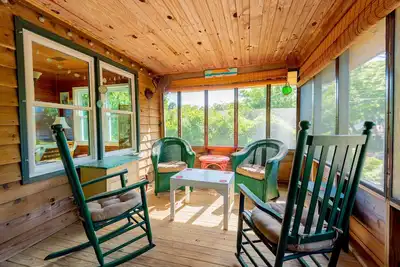 Image de Walk to Beach & Town! Dog Friendly, Screened Porch. Folly Reclaimed