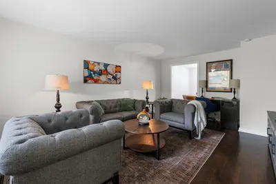 Image de Sleeps 6, 3 Queen Beds, Centrally Located, Near Downtown Kc & County Club Plaza