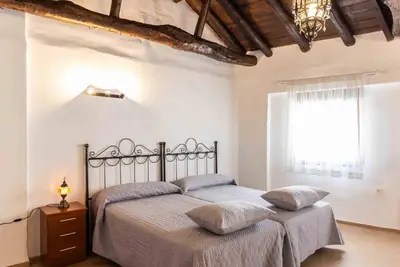 Image de Maison de village avec deux chambres et une salle de bain