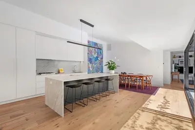 Image de Stunning Spacious Modern Home -Every Room Has A Garden View! \n