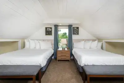 Sojourn at The Legacy Inn- The Parton Suite