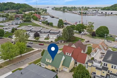 Image de ☀️🌊 Lake Effect: 3br Home Steps to Everything