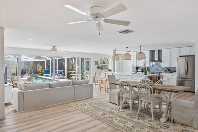 Image de Gorgeous Ranch Home in Lake Murex with Pool