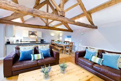Image de Unique barn conversion, sleeps up to 6 in 3 bedrooms, near to High Peak Trail.