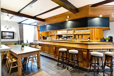 Image de The Crewe & Harpur pub, a unique exclusive self catering venue, sleeps up to 34.