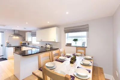 Image de Traditional stone cottage in Hurdlow, sleeps up to 8 guests in 4 bedrooms.