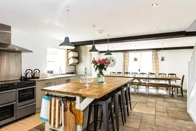 Image de Superb barn conversion with games room, near Monyash, sleeps up to 20 in 7 bedrooms.