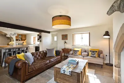 Image de Stunning refurbished 6 bedroom Farmhouse, close to Monyash & the High Peak Trail.