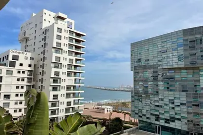 Image de Superb new apartment with see view & free parking