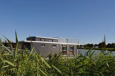 Image de Hausboot am Wangermeer, Wenige Kilometer von der Friesischen Nordsee Entfernt