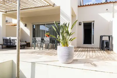 Image de Appartement 2 pièces avec jardin spacieux et moderne.