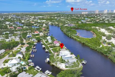 Image de Private Riverfront Home - 1 mile to the Beach