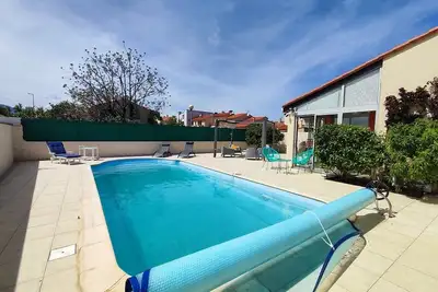 Image de Maison climatisée avec piscine, parking, et Wifi - 6 pers.